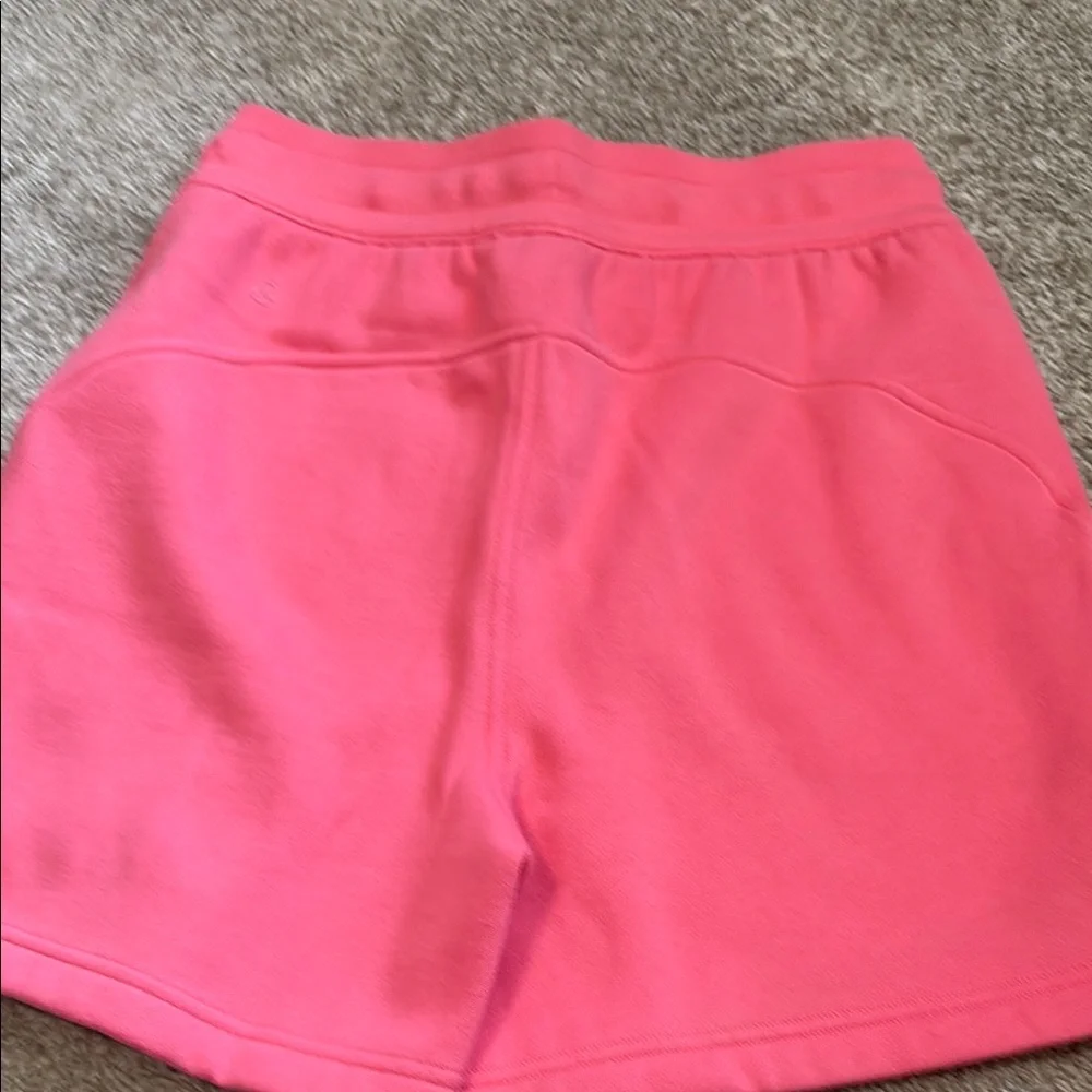lululemon athletica scuba High Rise Short 5” - Picture 3 of 4